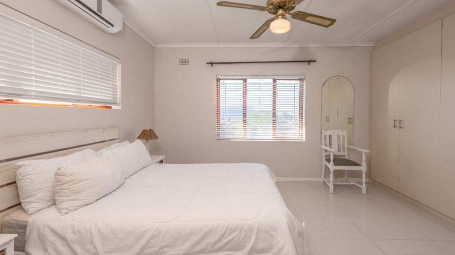To Let 5 Bedroom Property for Rent in Struisbaai Western Cape